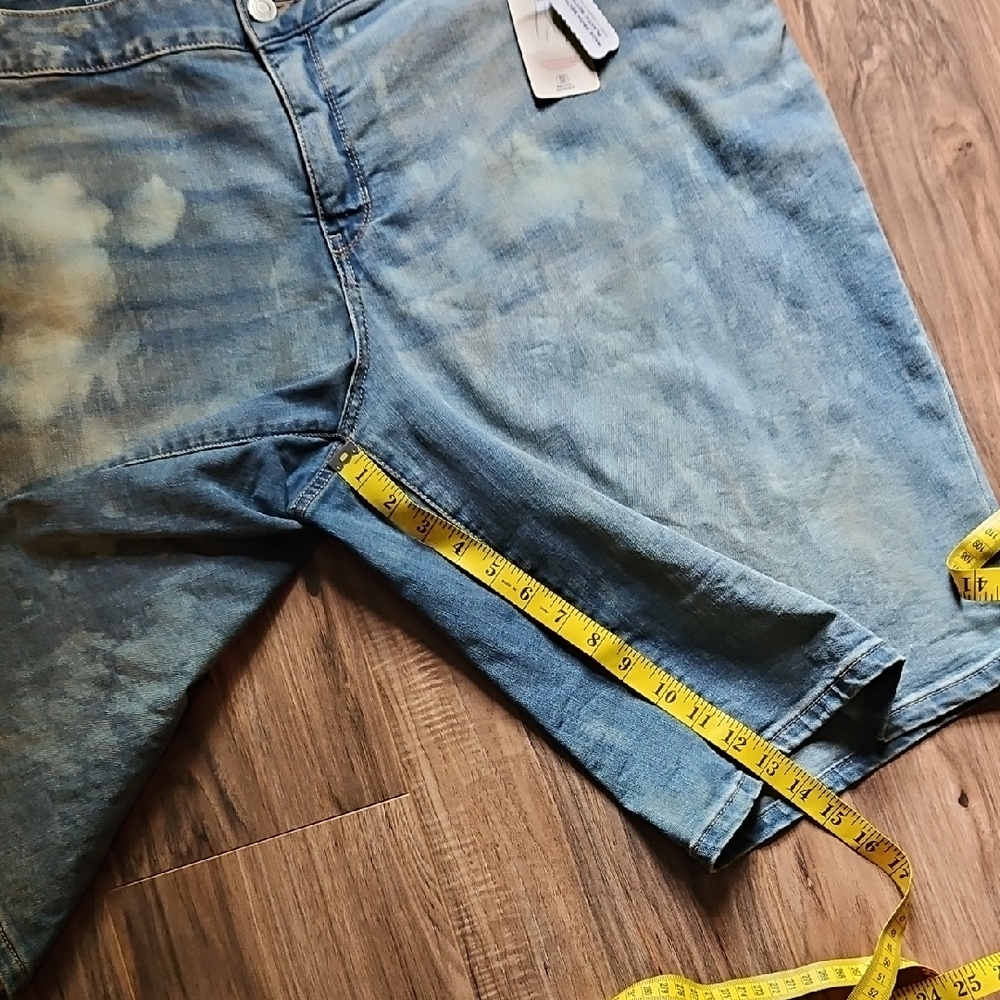 St Johns Bay Lt Blue Lagoon Reverse Bleached Mid Rise Bermuda Shorts 24W - Picture 8 of 16